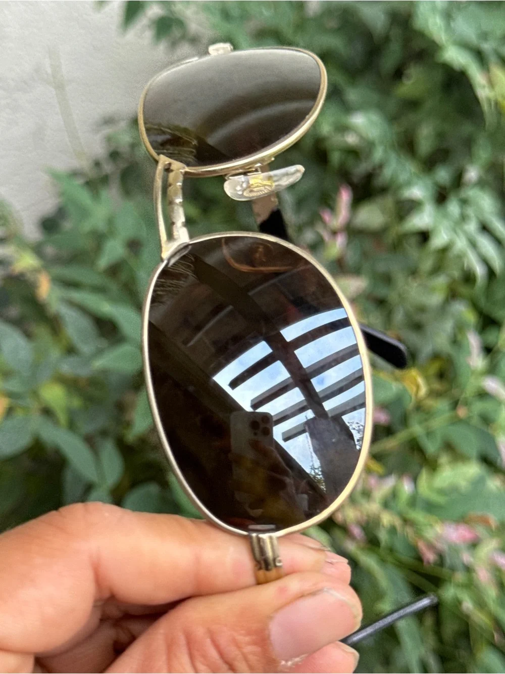 Vtg Men's Black Oval Sunglasses - Classic